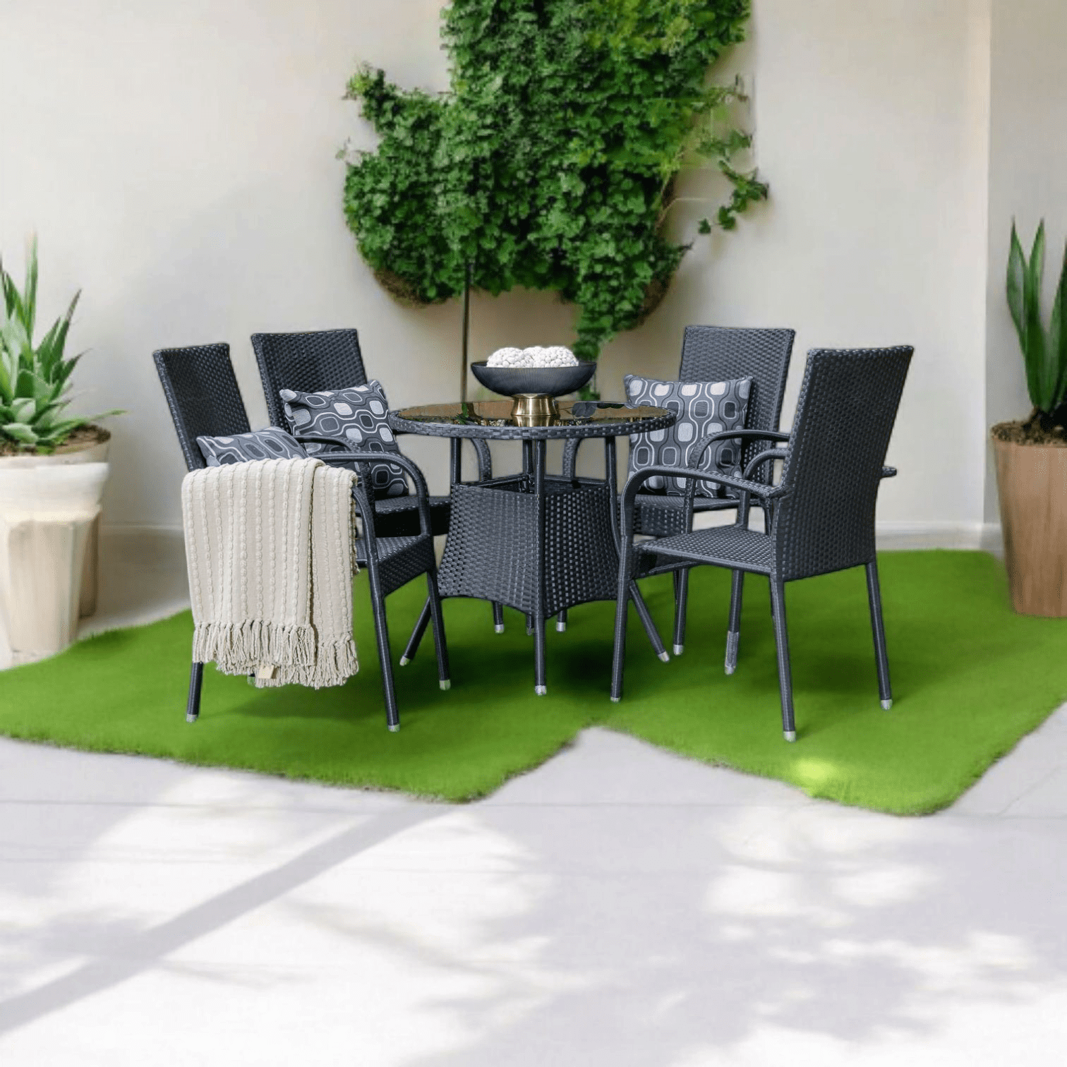 GOODGEM-Outdoor Round Dining Table + 4 Chairs