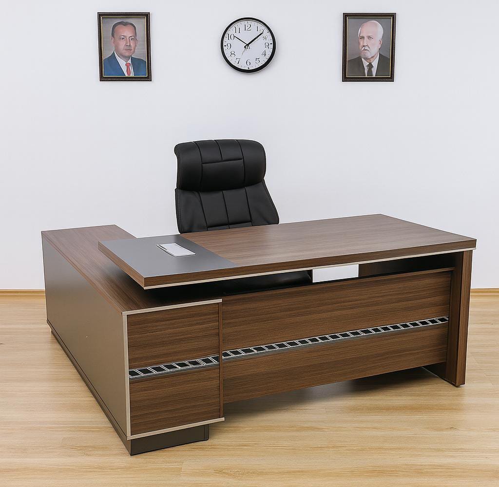 MOZA 1.6M Executive Desk
