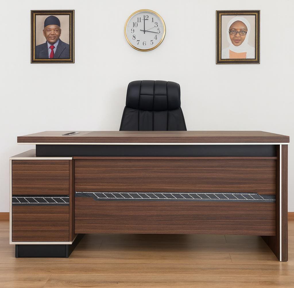 Second image of MOZA 1.6M Executive Desk