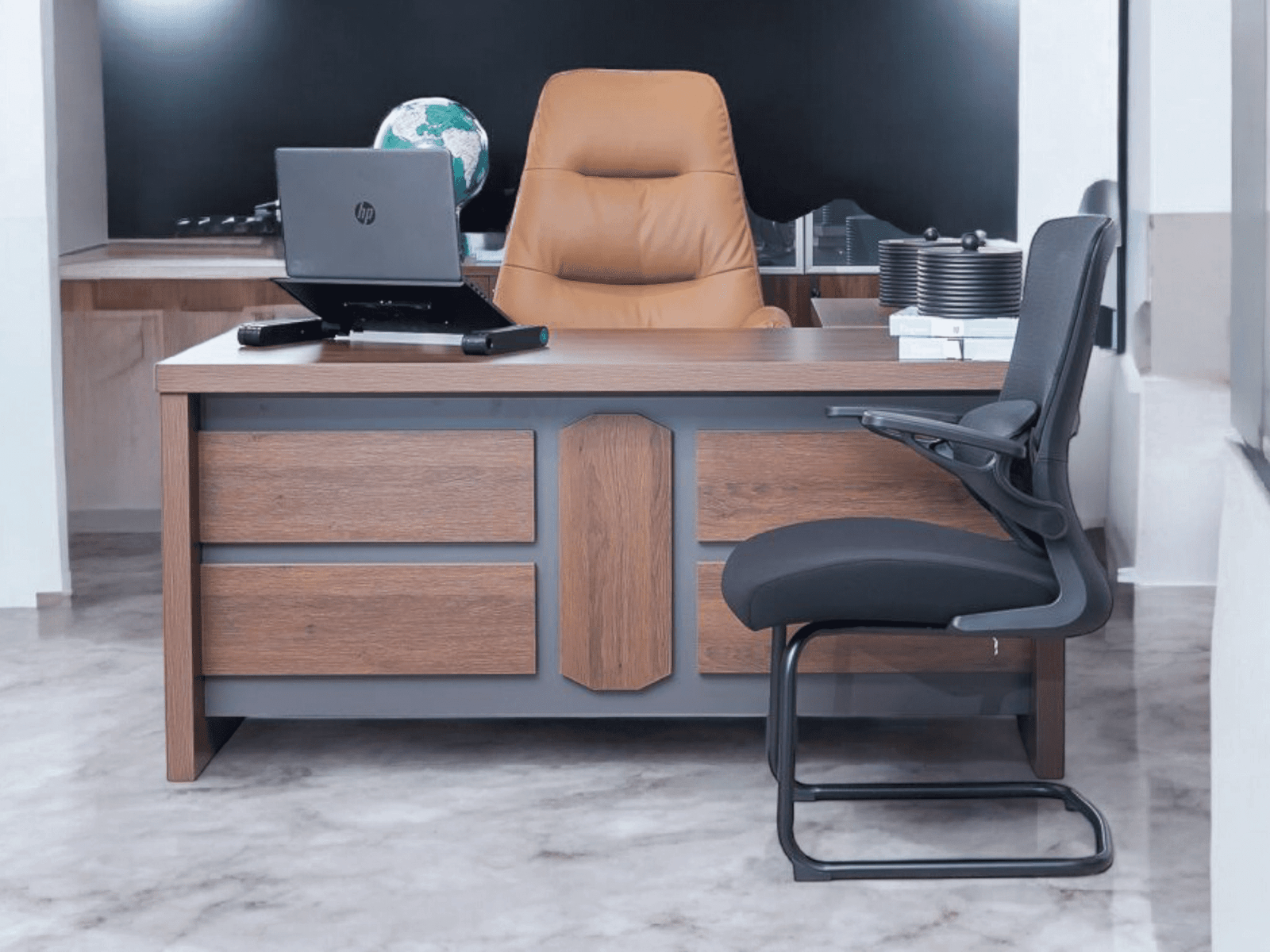 Second image of HELM 1800 Executive Desk